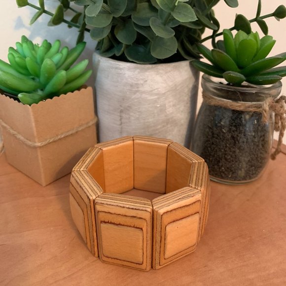 Vintage Wooden Stretch Bracelet - Picture 3 of 5